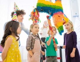 Πινιάτα στο σχολείο: Πώς να οργανώσετε μια αξέχαστη γιορτή για τους μαθητές